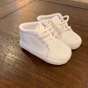 STRIDE RITE white crib lace up shoes EUC
